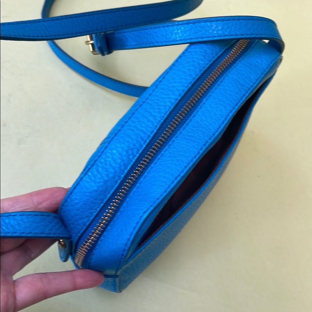 Fossil Turquoise Blue Crossbody Bag with Adjustable Strap and Minimalist Design - Picture 8 of 11